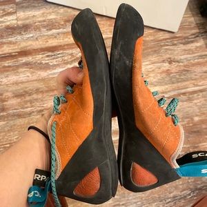 Scarpa helix women’s climbing shoe size 8